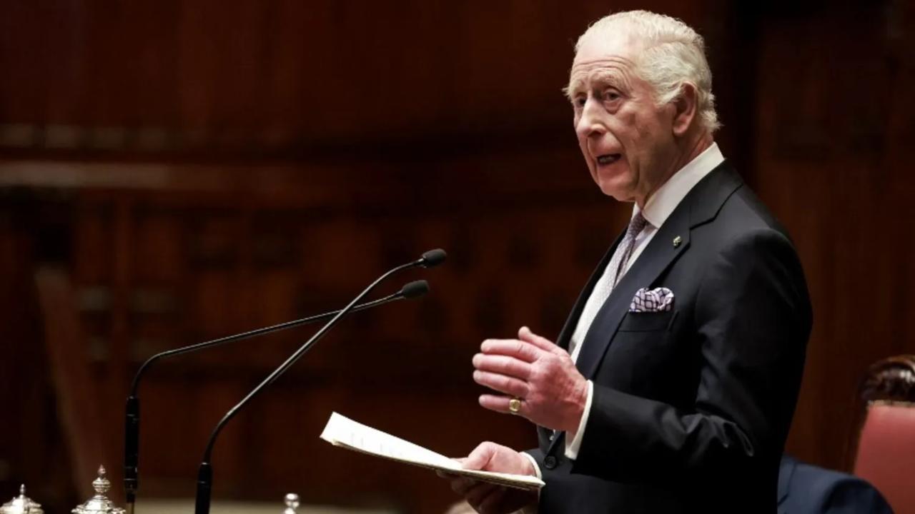 Re Carlo gli toglie tutto: il principe fu costretto a ricominciare una nuova vita altrove Di nuovo t...