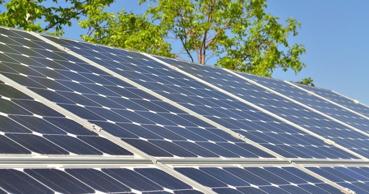 Estg e Esdec Flatfix Fusion guidano l'innovazione nell'energia solare per tetti piatti